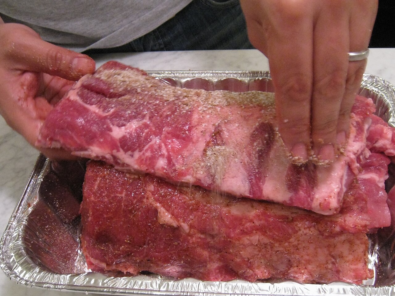 Pork Ribs mit Dry Rub vor dem Grill