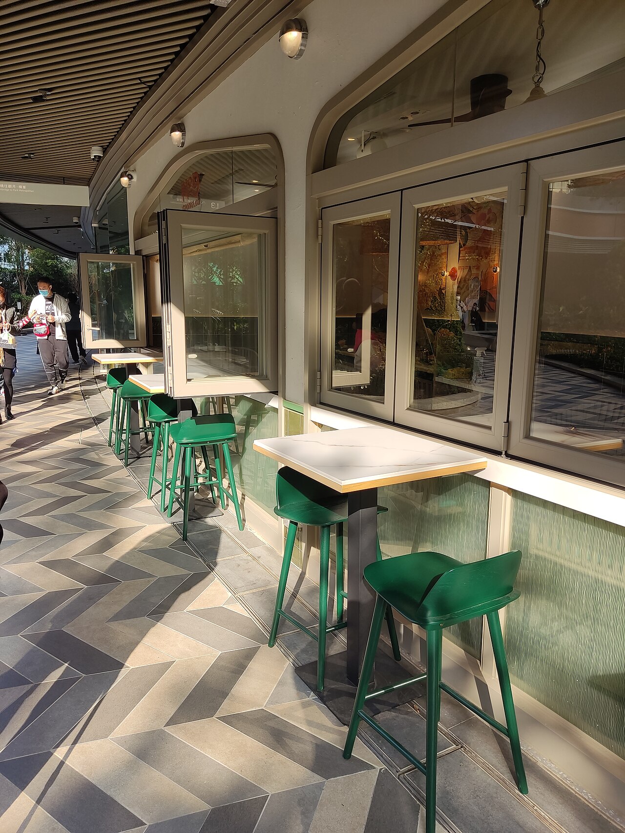 Gastgarten-Terrasse des Victory Steakhouse